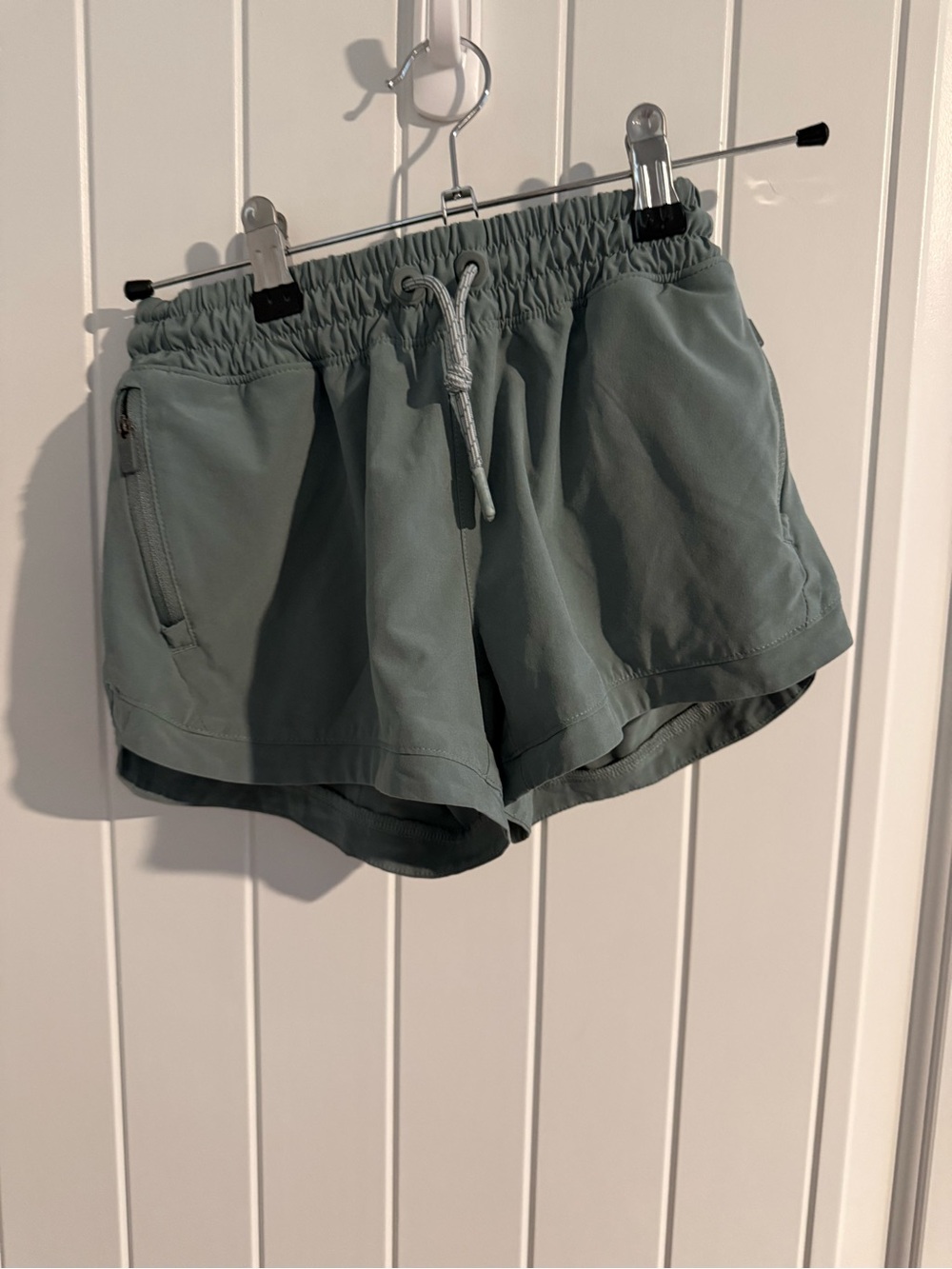 Athleta Girl Performance Shorts – Sage Green – M (8-10)